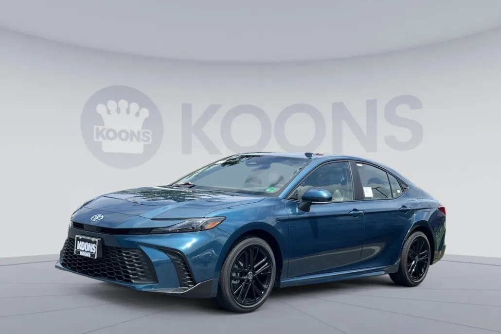 2025 Toyota Camry SE photo 1