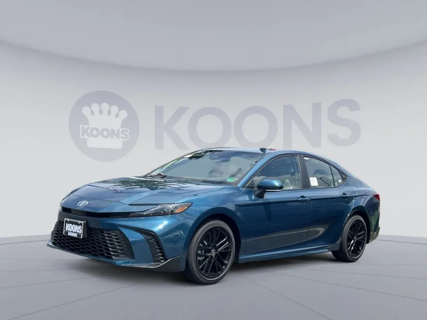 2025 Toyota Camry SE photo 1