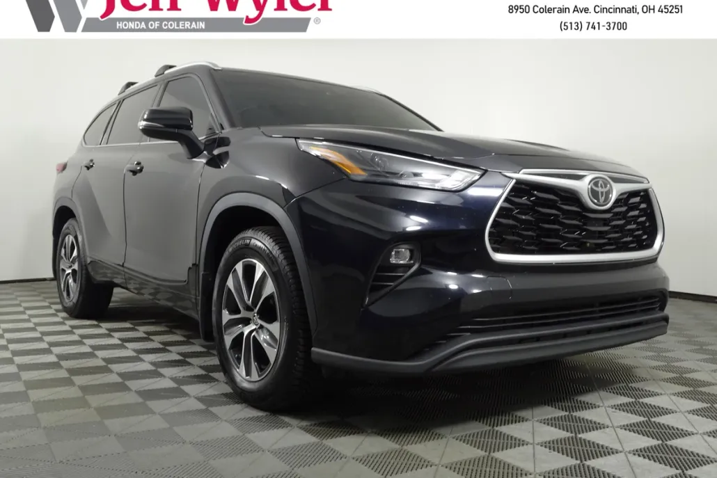 2022 Toyota Highlander XLE photo 1