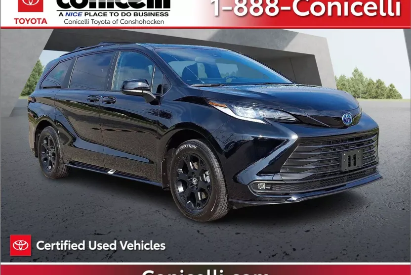 2025 Toyota Sienna Woodland Edition photo 1