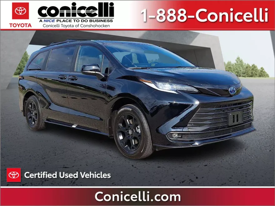2025 Toyota Sienna Woodland Edition photo 1