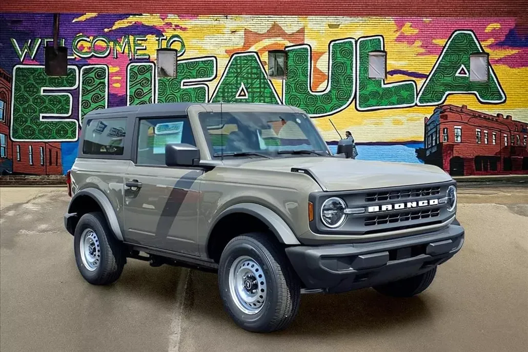 2025 Ford Bronco Base photo 1