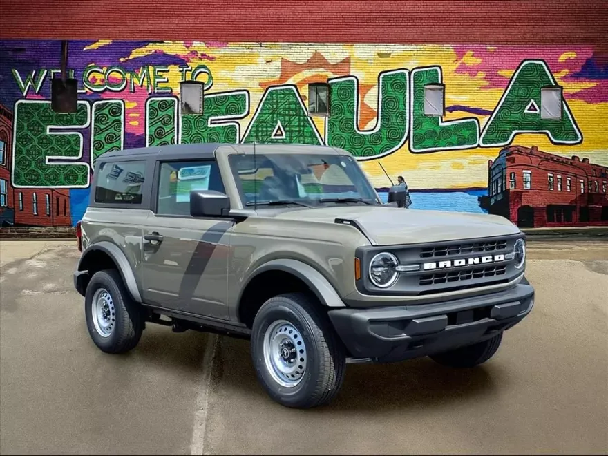 2025 Ford Bronco Base photo 1