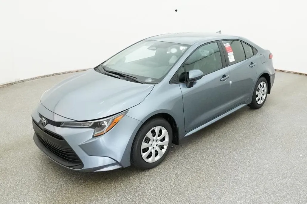 2025 Toyota Corolla LE photo 1