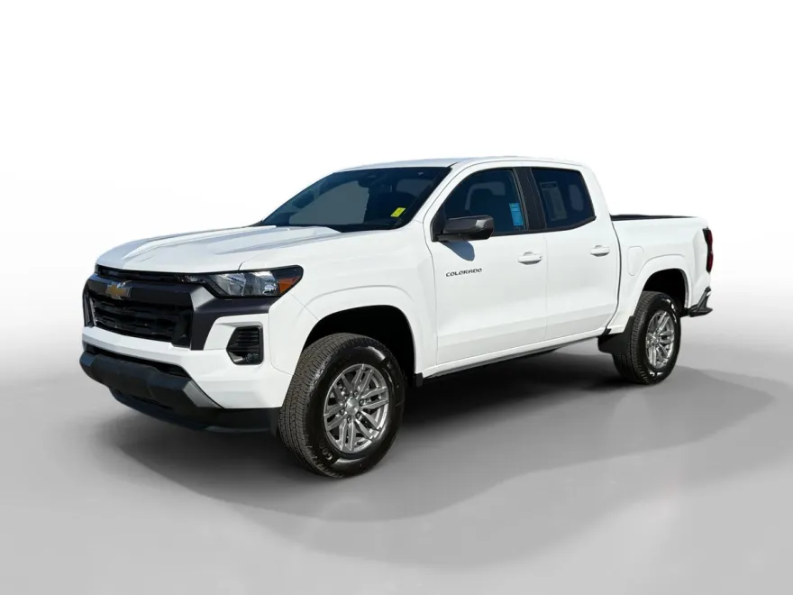 2024 Chevrolet Colorado LT photo 1