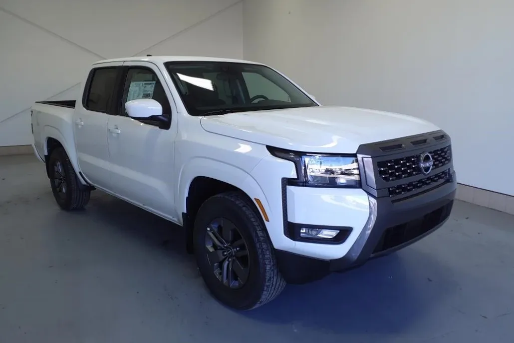 2025 Nissan Frontier SV photo 1