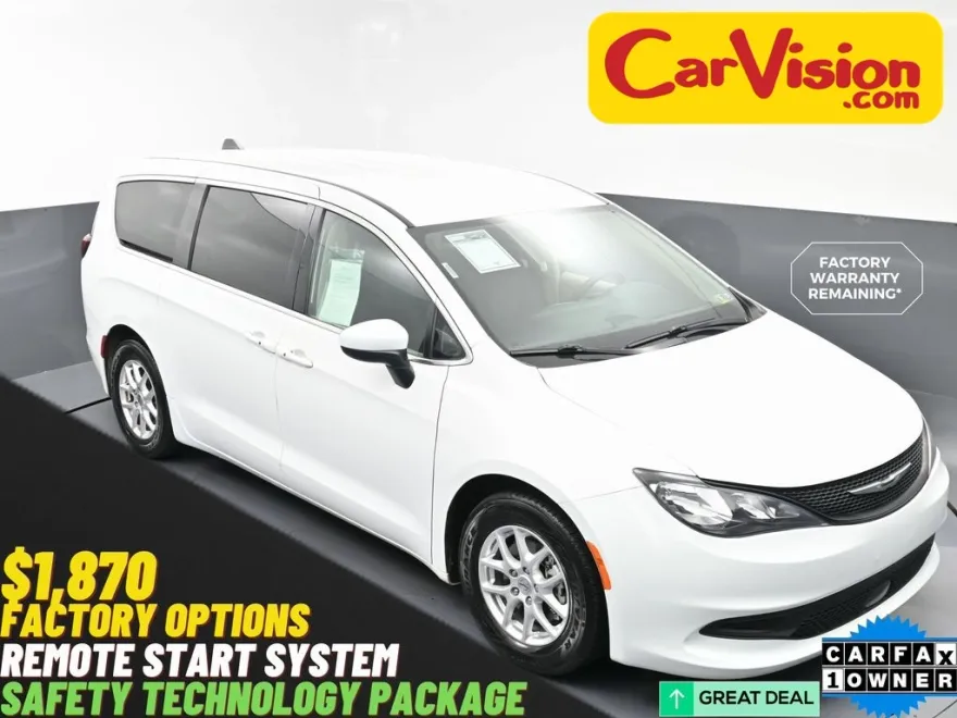 2022 Chrysler Voyager LX photo 1