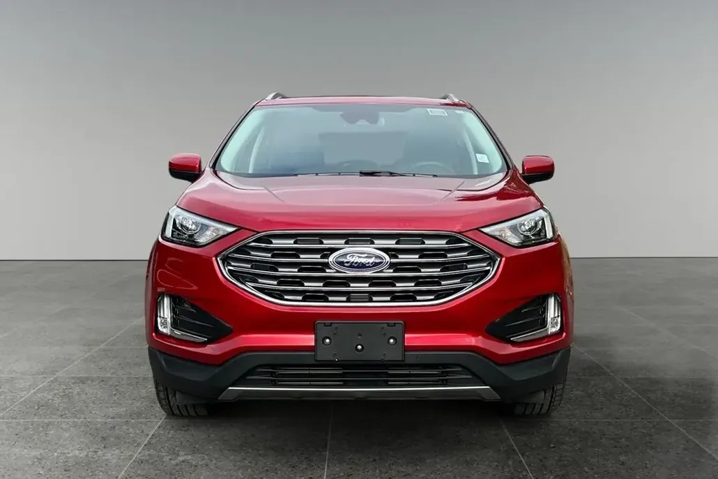 2022 Ford Edge SEL photo 1