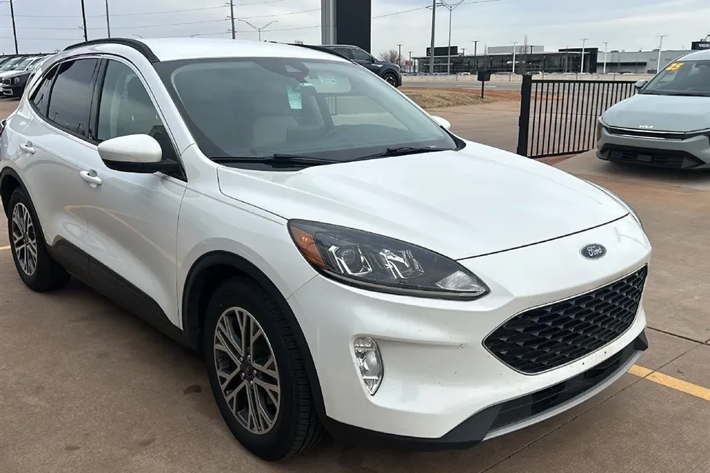 2020 Ford Escape photo 1