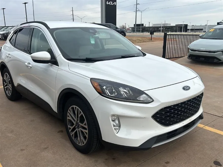 2020 Ford Escape photo 1