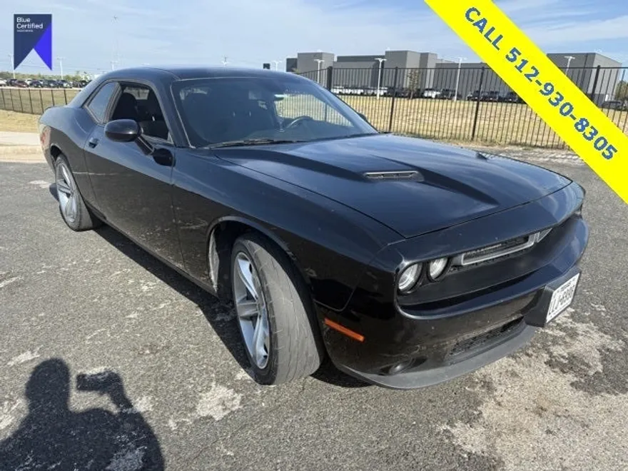 2017 Dodge Challenger SXT photo 1