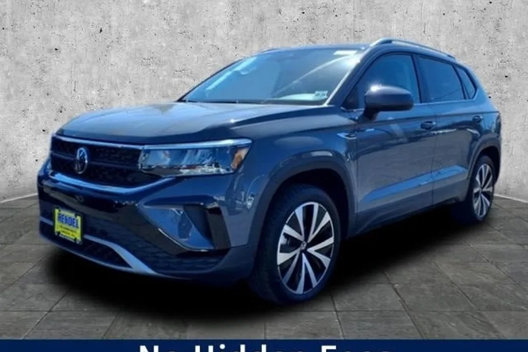 2024 Volkswagen Taos SE photo 1