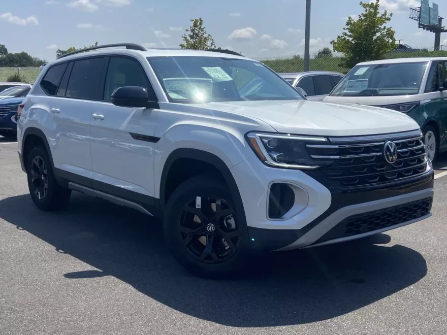 2026 Volkswagen Atlas Peak Edition SE photo 1