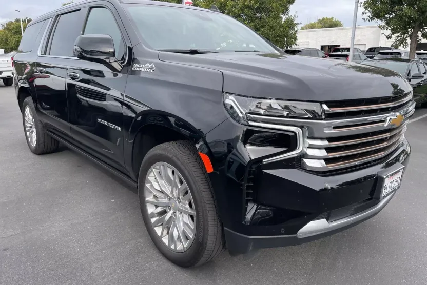 2024 Chevrolet Suburban High Country photo 1