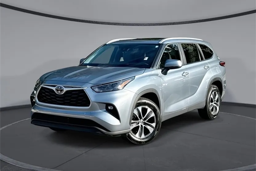 2023 Toyota Highlander XLE photo 1