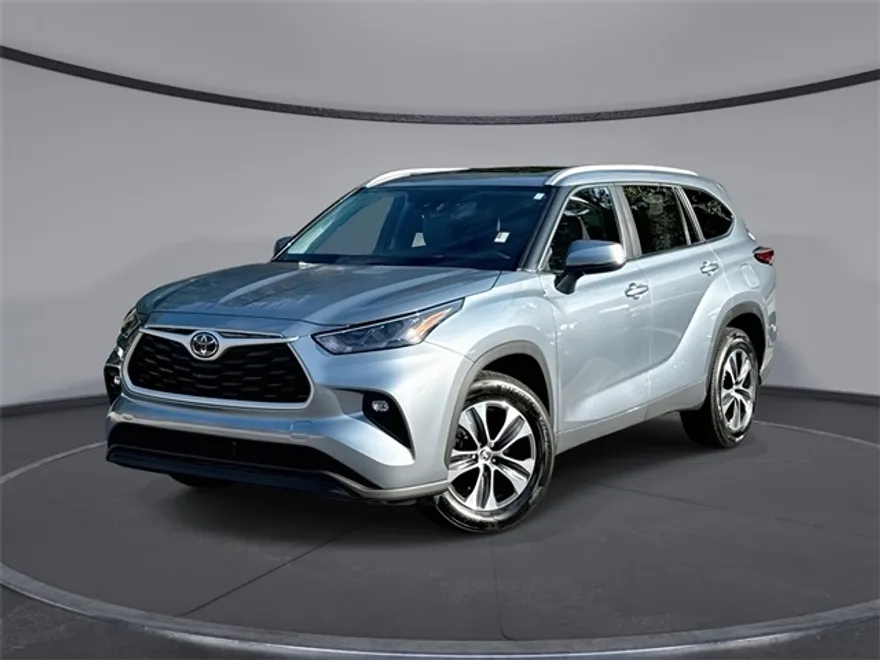 2023 Toyota Highlander XLE photo 1