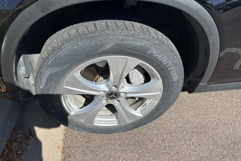 2018 Mercedes Benz GLC 300 4MATIC photo 1