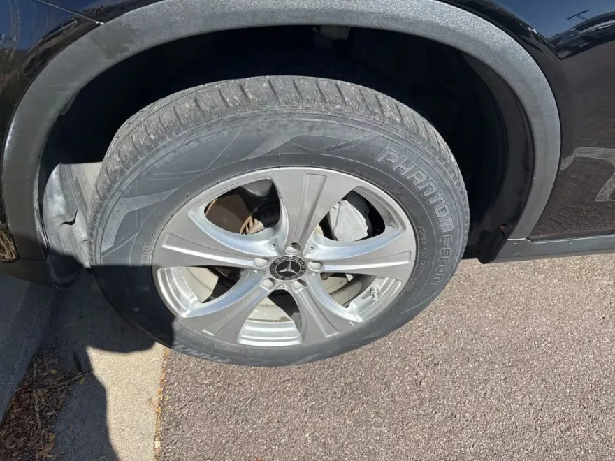 2018 Mercedes Benz GLC 300 4MATIC photo 1