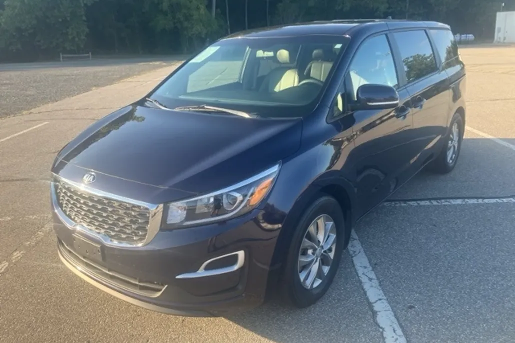 2021 Kia Sedona LX photo 1