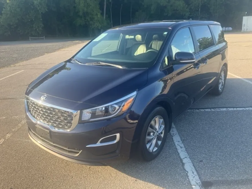 2021 Kia Sedona LX photo 1