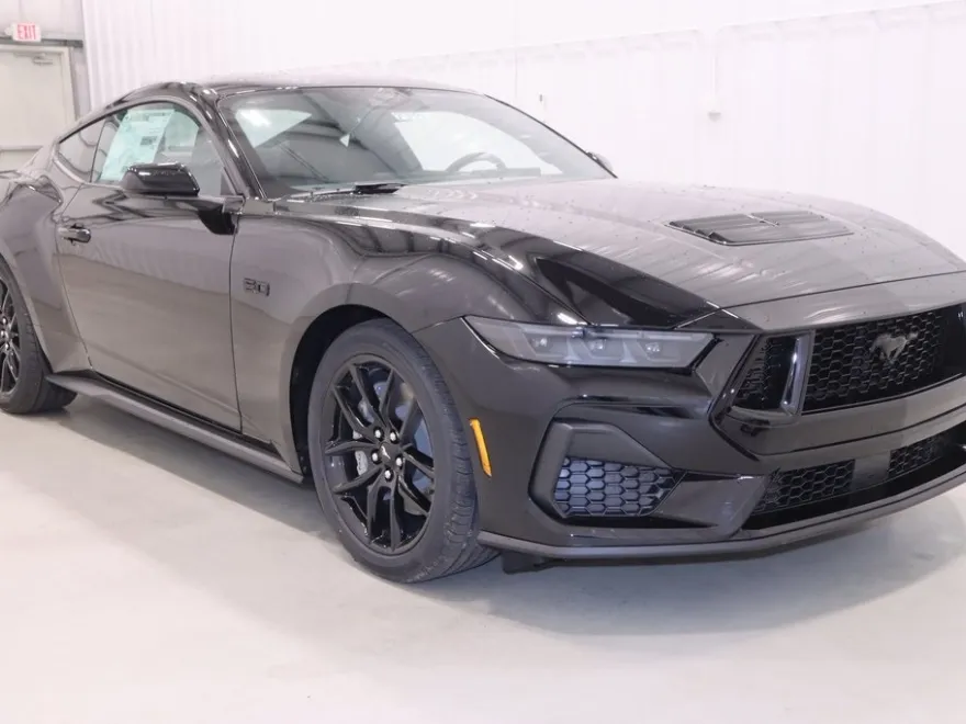 2025 Ford Mustang GT photo 1