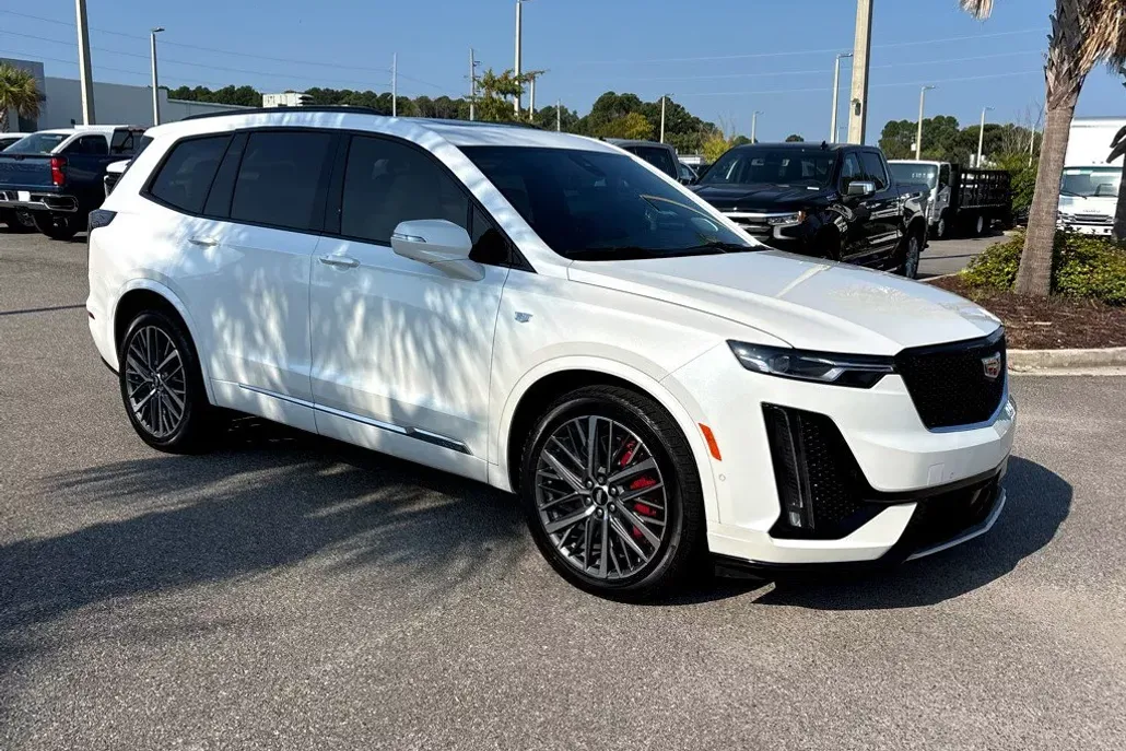 2024 Cadillac XT6 Sport photo 1