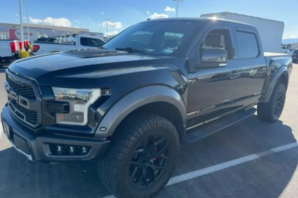 2017 Ford F-150 photo 1