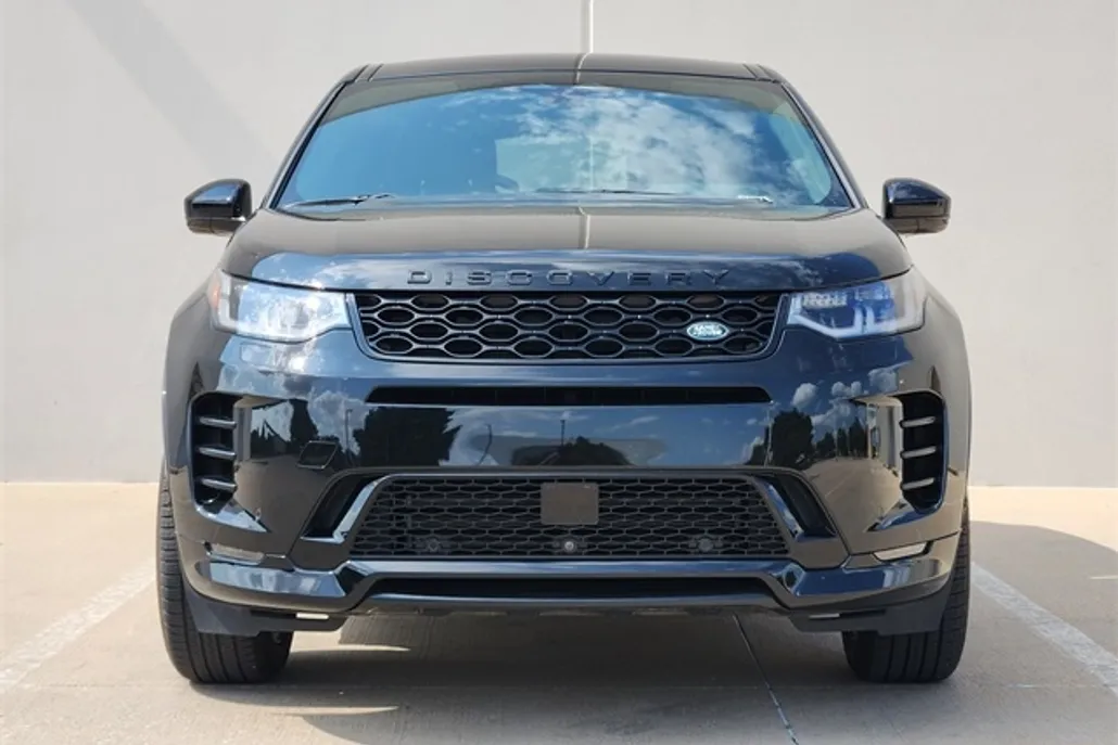 2025 Land Rover Discovery Sport SE photo 1