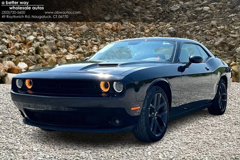 2019 Dodge Challenger SXT photo 1