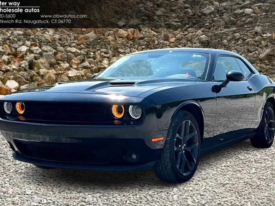 2019 Dodge Challenger SXT photo 1