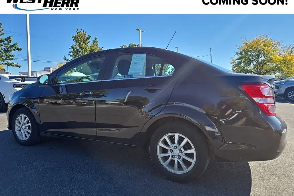 2020 Chevrolet Sonic LT photo 1