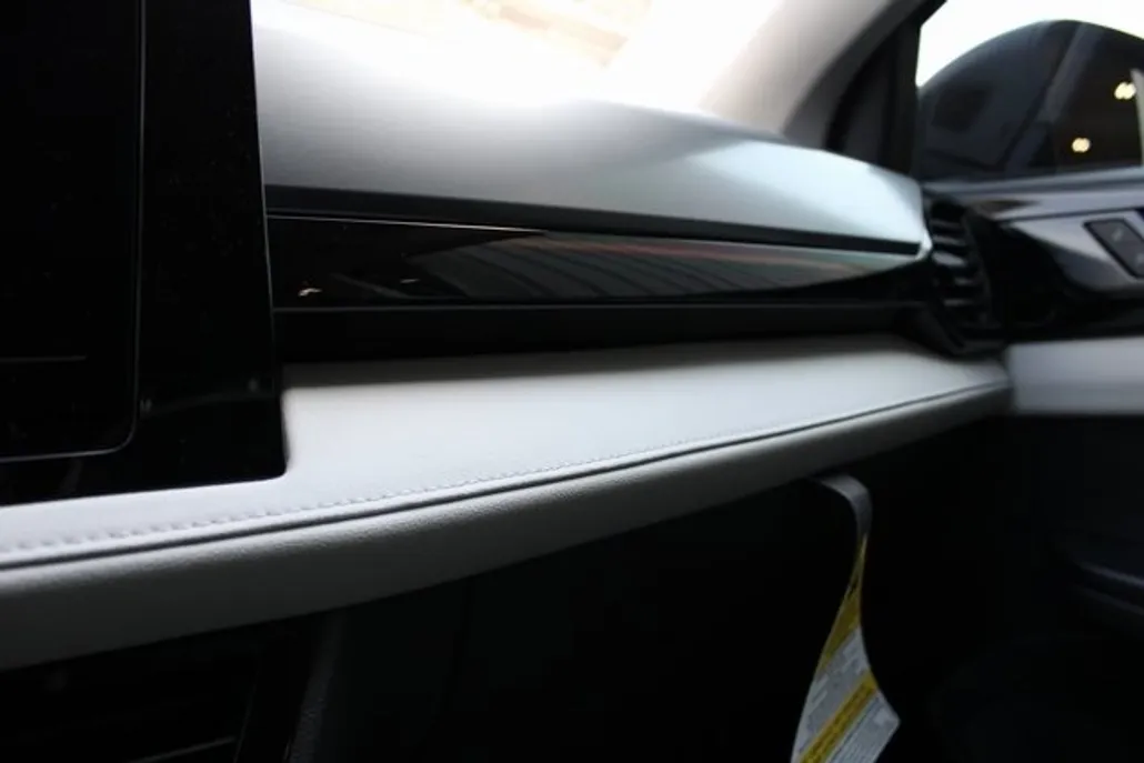 2025 Volkswagen Taos S photo 1