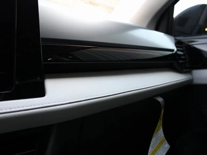 2025 Volkswagen Taos S photo 1