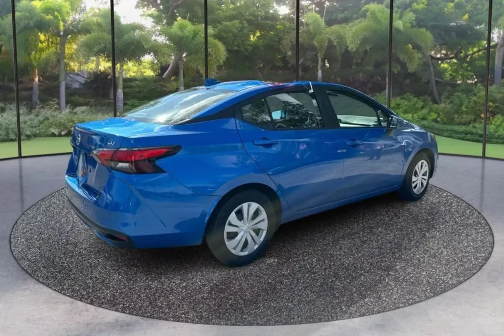 2021 Nissan Versa SV Sedan photo 1