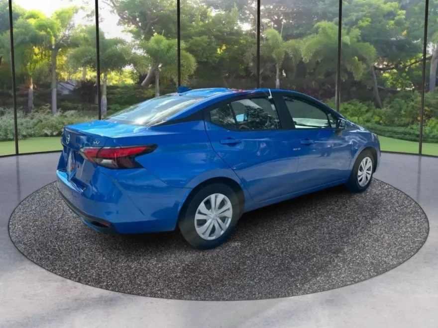 2021 Nissan Versa SV Sedan photo 1