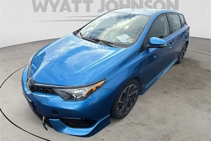 2017 Toyota Corolla iM Base photo 1