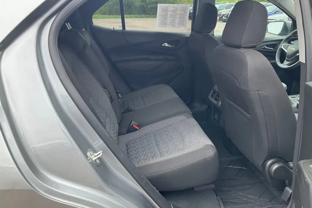 2023 Chevrolet Equinox LT photo 1