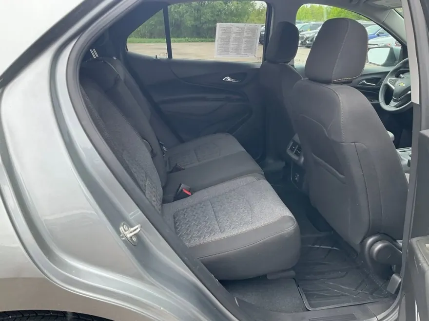 2023 Chevrolet Equinox LT photo 1