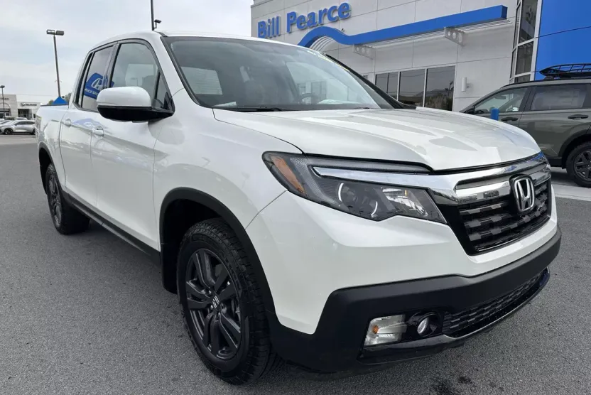 2019 Honda Ridgeline Sport photo 1