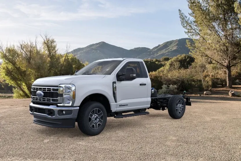 2025 Ford F-350 XLT photo 1
