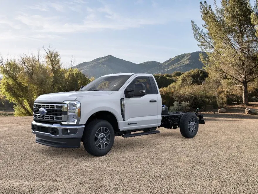 2025 Ford F-350 XLT photo 1