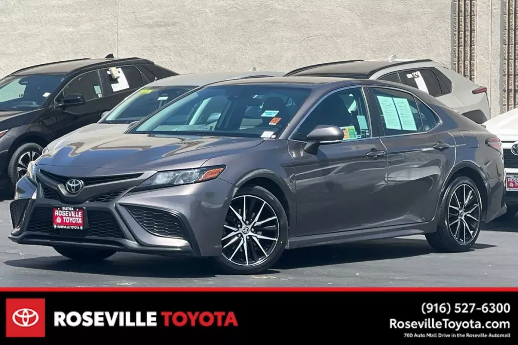 2022 Toyota Camry SE photo 1