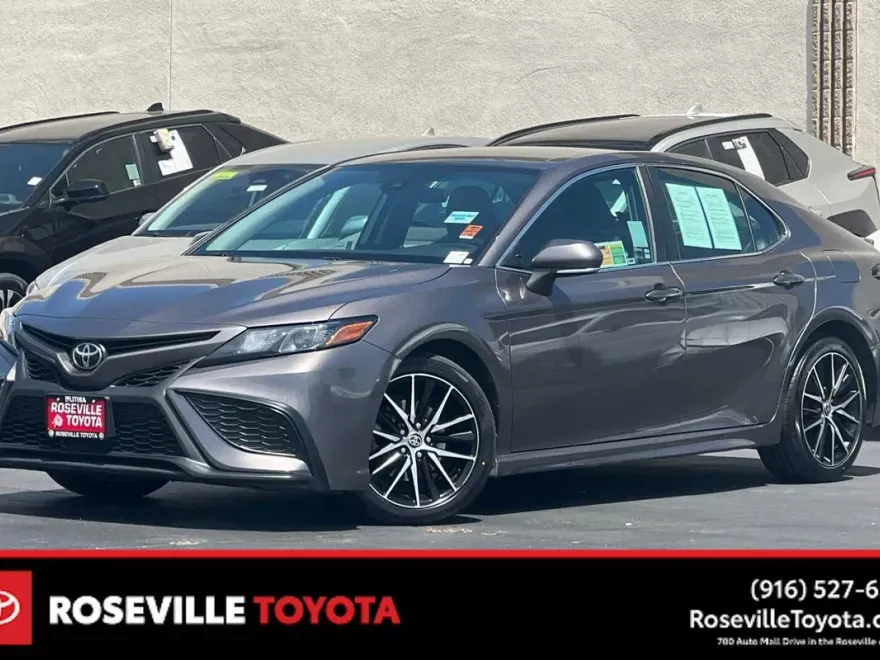 2022 Toyota Camry SE photo 1