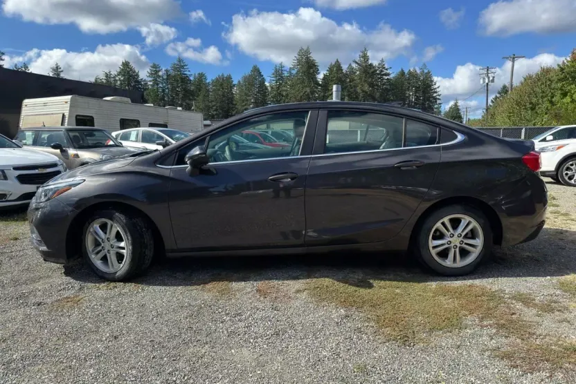 2016 Chevrolet Cruze LT photo 1