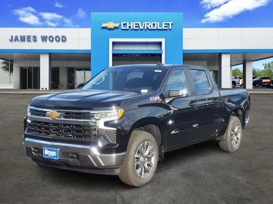 2025 Chevrolet Silverado 1500 LT photo 1