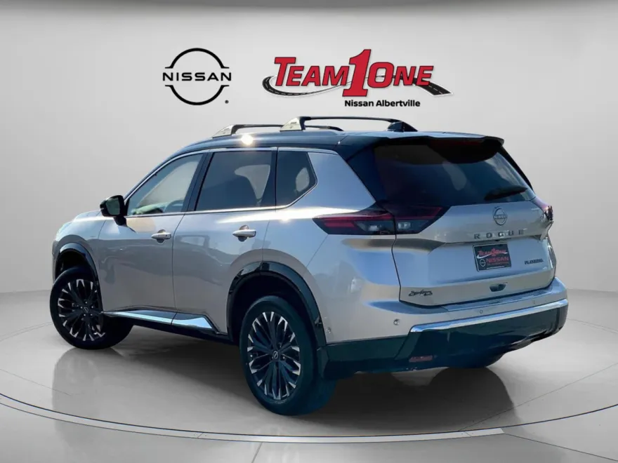 2025 Nissan Rogue Platinum photo 1