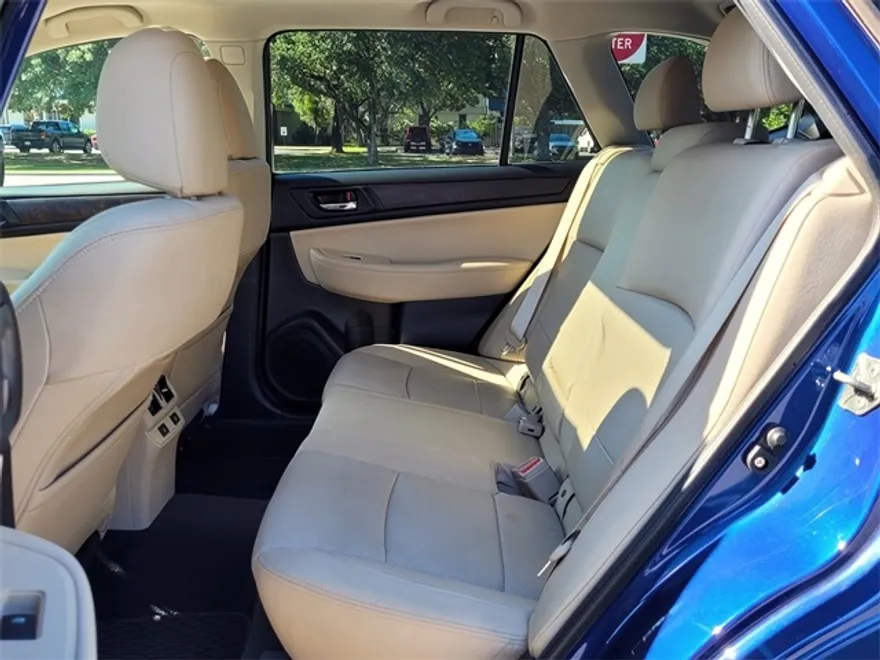 2017 Subaru Outback 2.5i Limited photo 1
