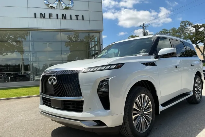 2026 Infiniti QX80 Luxe photo 1
