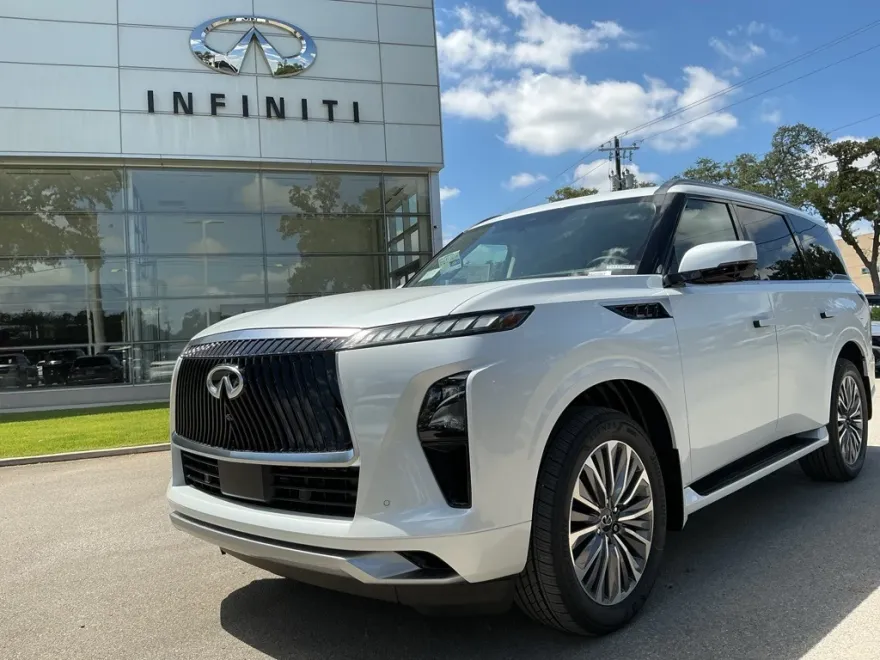 2026 Infiniti QX80 Luxe photo 1