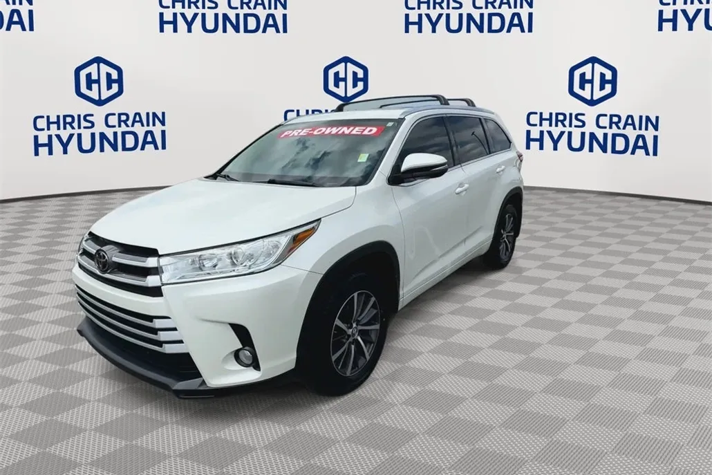 2018 Toyota RAV4 XLE photo 1
